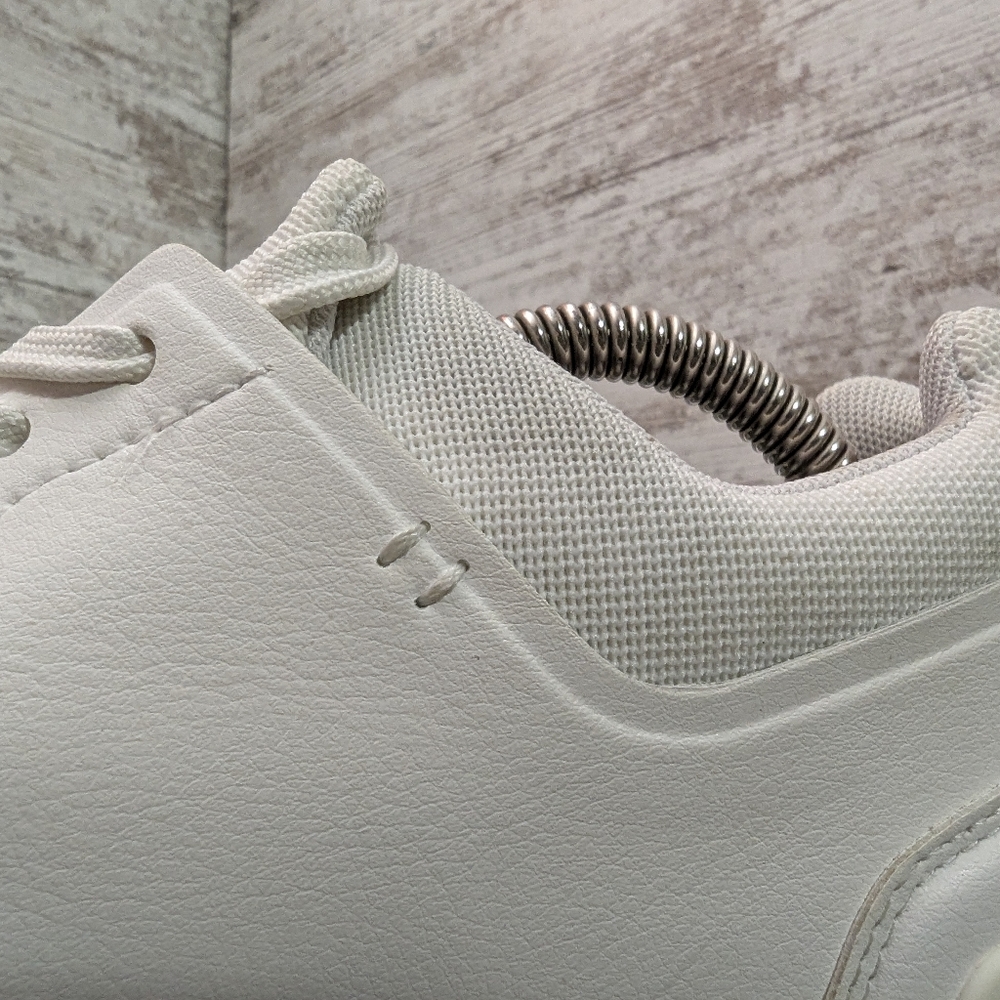 Womens On The Roger Athletic Shoes Sz 8.5 White Leather Used  - Picture 7 of 11
